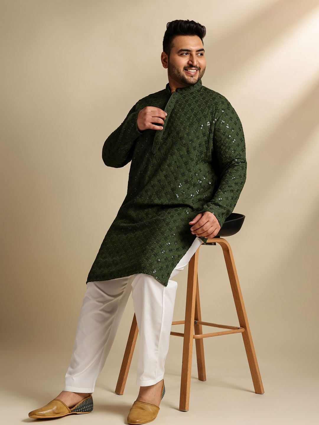 SOJANYA PLUS Embroidered Mandarin Collar Straight Pure Cotton Kurta