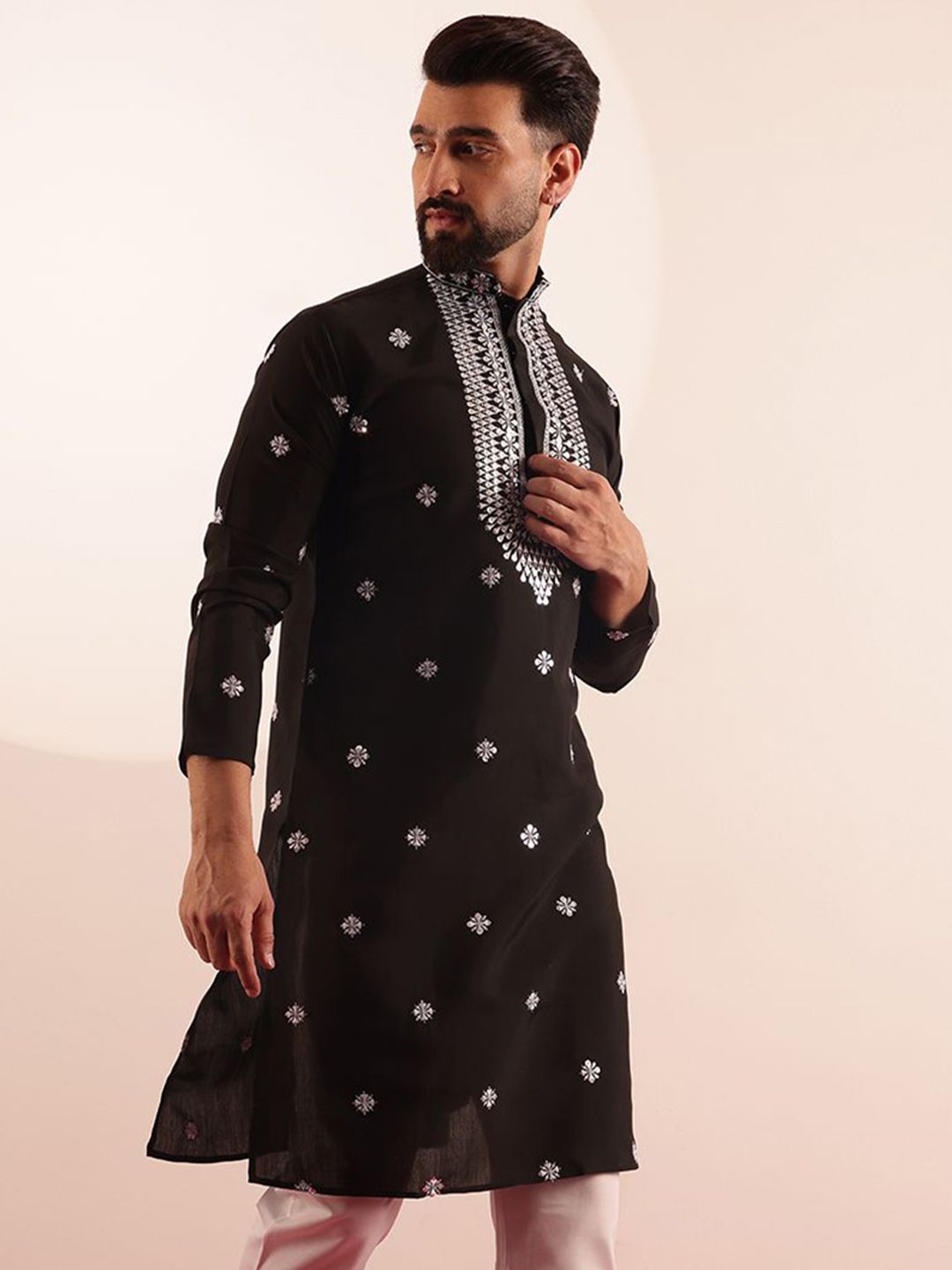 SOJANYA Men Embroidered Mirror Work Kurta