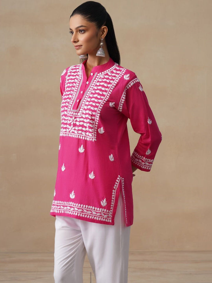 House of Chikankari Women Solid Fuchsia Embroidered Kurti