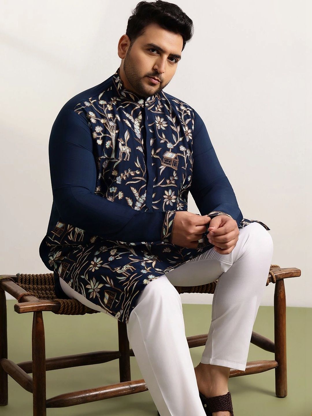 SOJANYA PLUS Men Floral Embroidered Regular Thread Work Kurta with Pyjamas