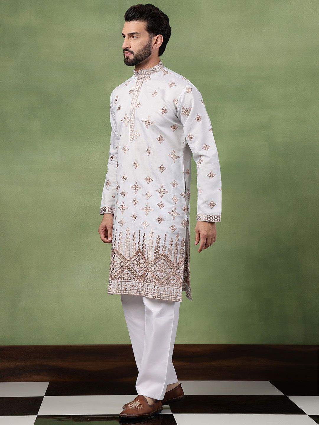 SOJANYA Men Bandhani Embroidered Mirror Work Kurta