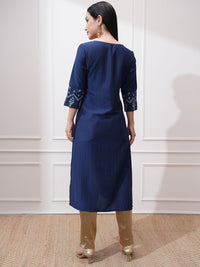 Vishudh Round Neck Three-Quarter Sleeves Thread Work Straight Kurta