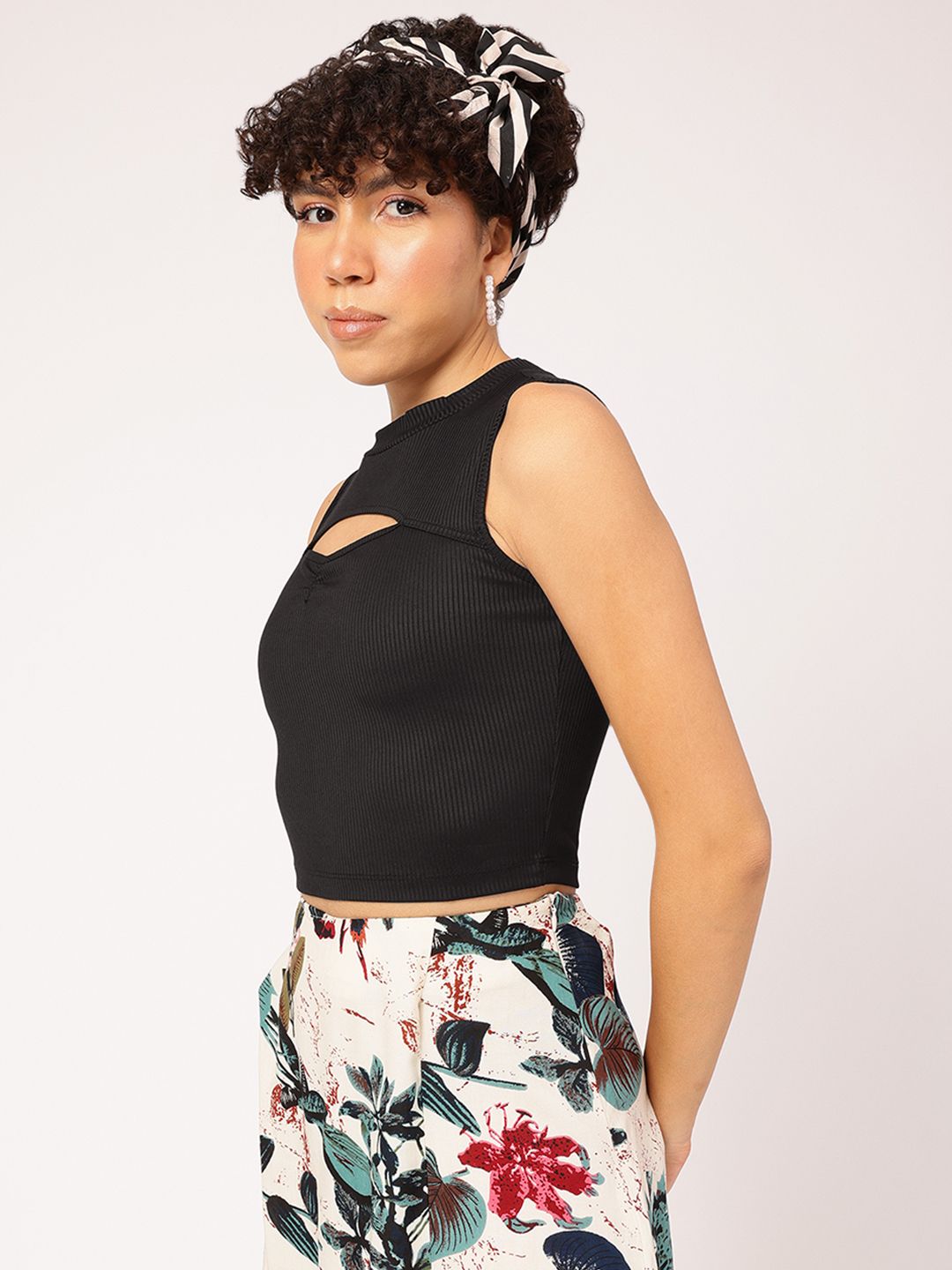 DressBerry Vintage Twist Cut-Out Ribbed Crop Top