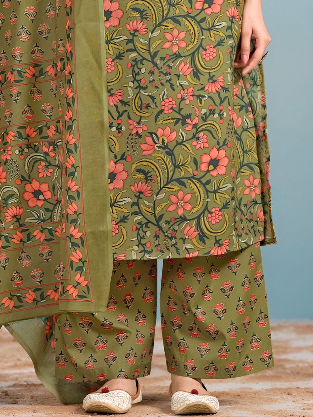 Varanga Women Floral Printed Regular Kurta with Trousers & With Dupatta