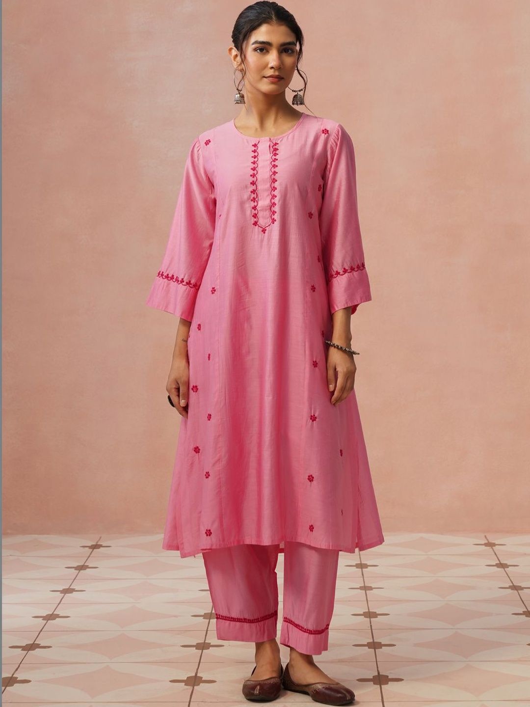Rumah Chikankari Kurta Chikankari Biasa Wanita dengan Seluar