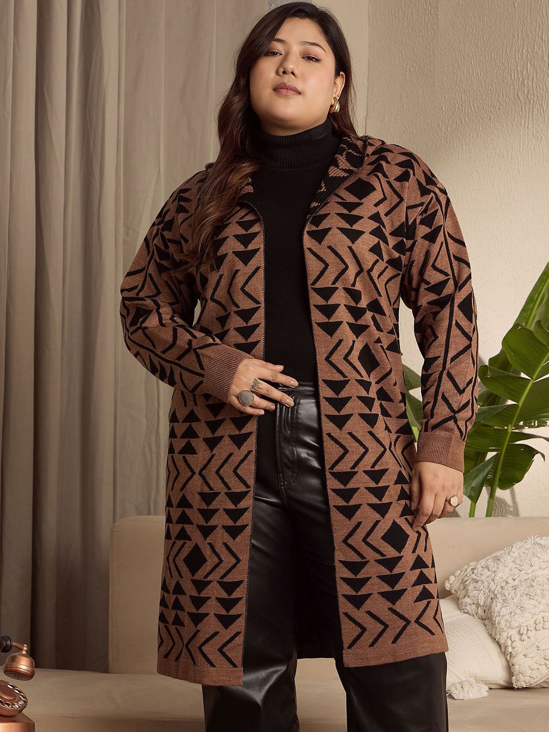 Berrylush Curve Women Printed Hooded Long Sleeves Longline