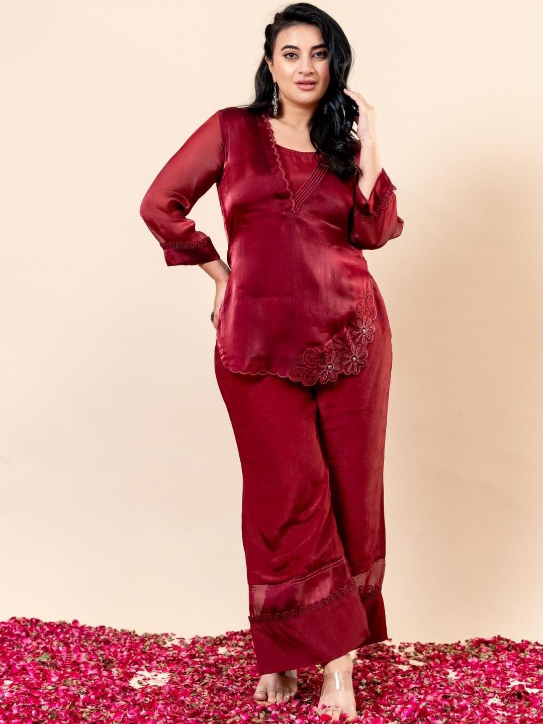 Set Atasan Leher Bulat Bersulam Mamicha Gauhar & Seluar Co-Ords