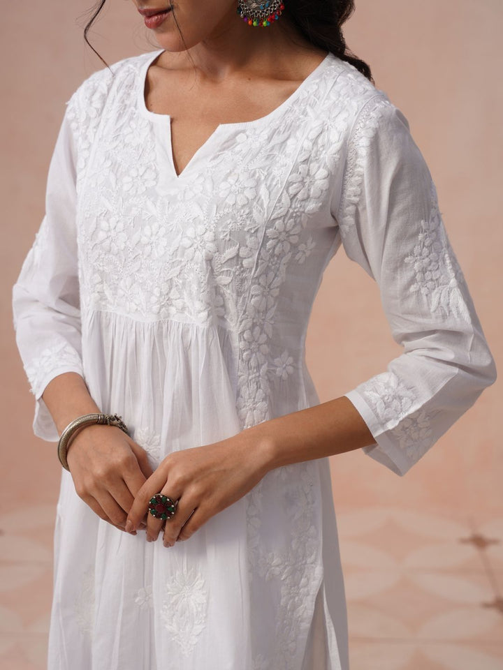 Rumah Wanita Chikankari Bersulam Kurta Romantik Putih Chikankari