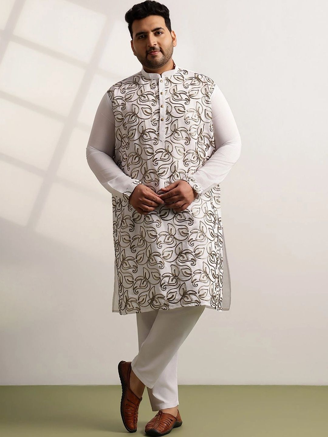 SOJANYA PLUS Men Ethnic Motifs Embroidered Regular Thread Work Kurta with Pyjamas