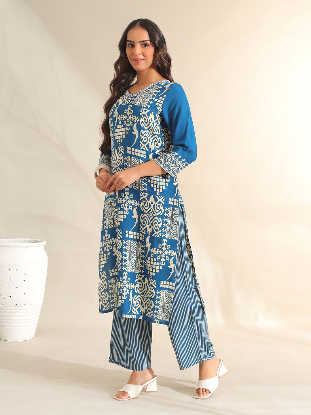 Mamicha Women Ethnic Motifs Printed Regular Thread Work Pure Cotton Kurta with Palazzos