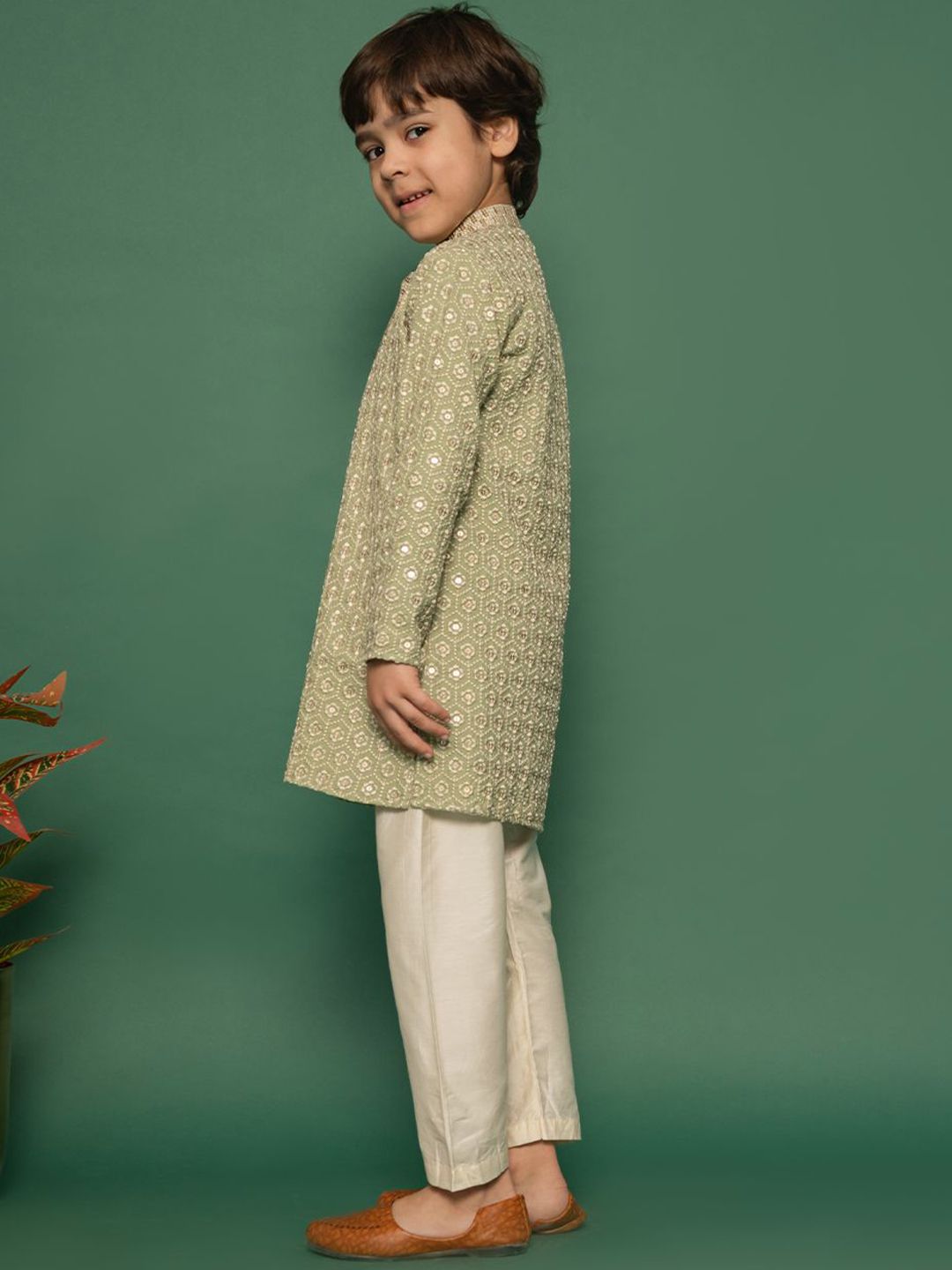 VASTRAMAY Boys Embroidered Regular Sequinned Kurta with Pyjamas