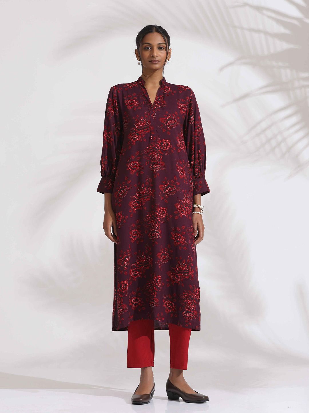 trueBrowns Floral Printed Straight Kurta with Trousers