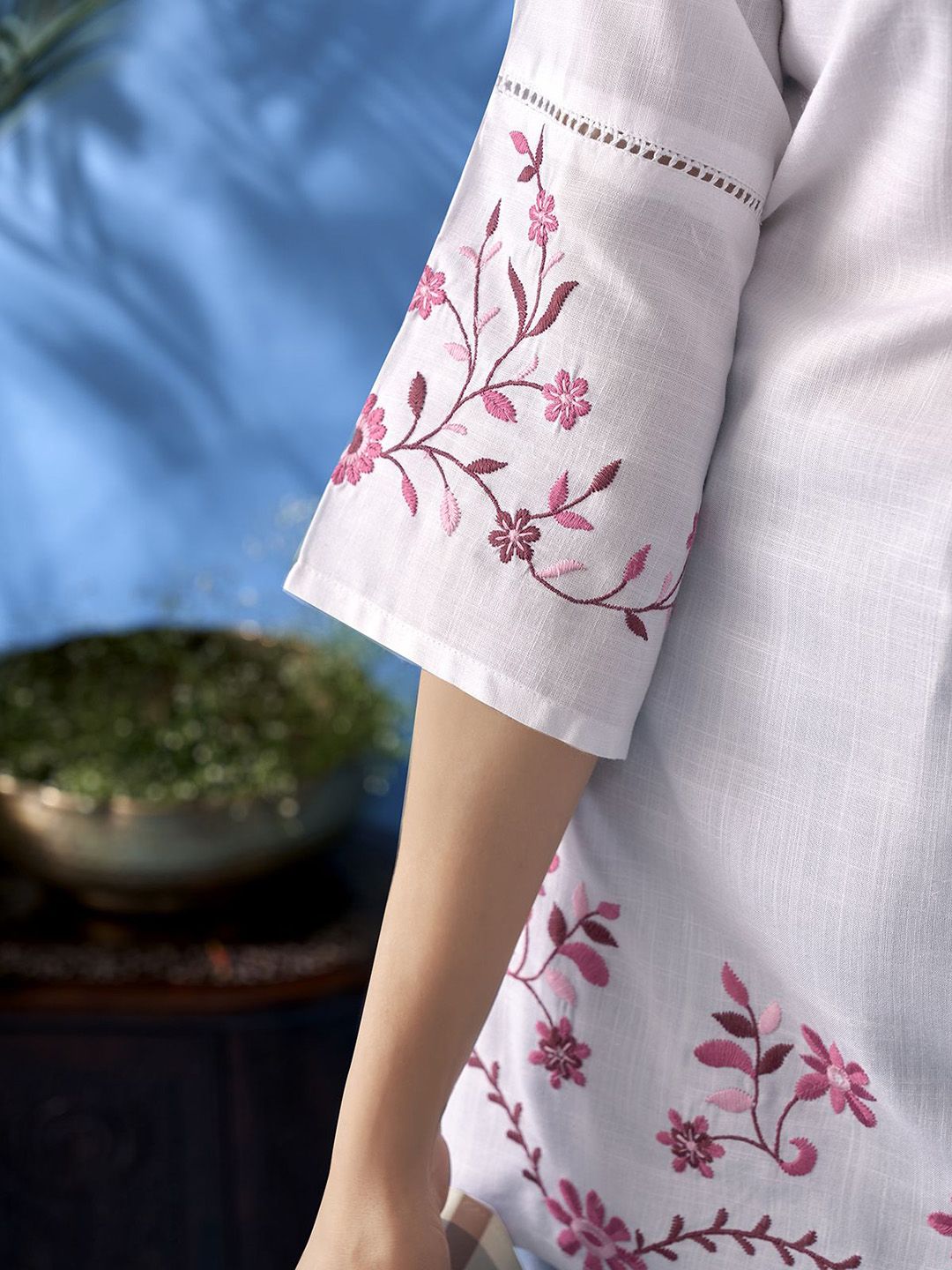 Anouk Floral Embroidered Thread Work Liva Thread Work Kurti