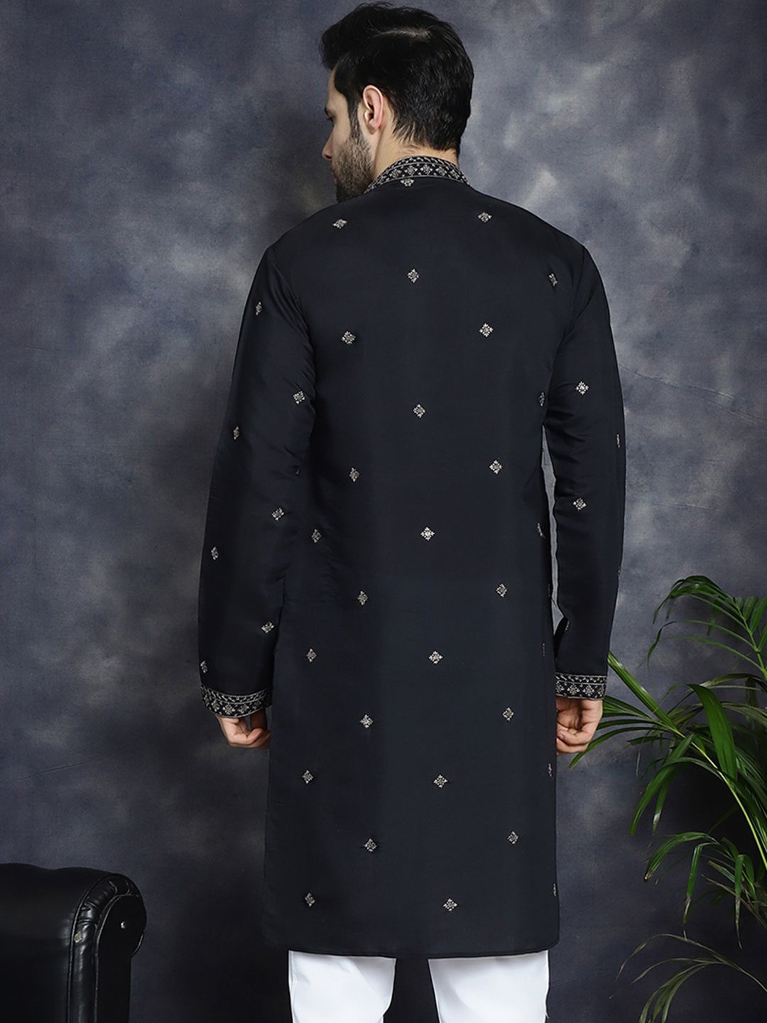 Jompers Mandarin Collar Sequins Embroidered Kurta