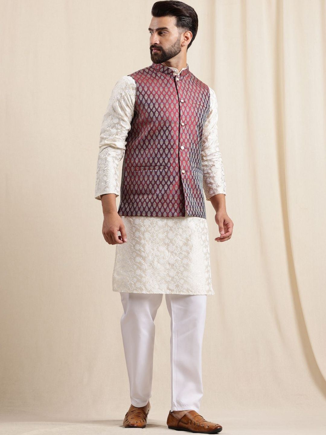 Kurta Kolar Jalur Sulam Bunga Anouk Lelaki dengan Piyama & Jaket Nehru