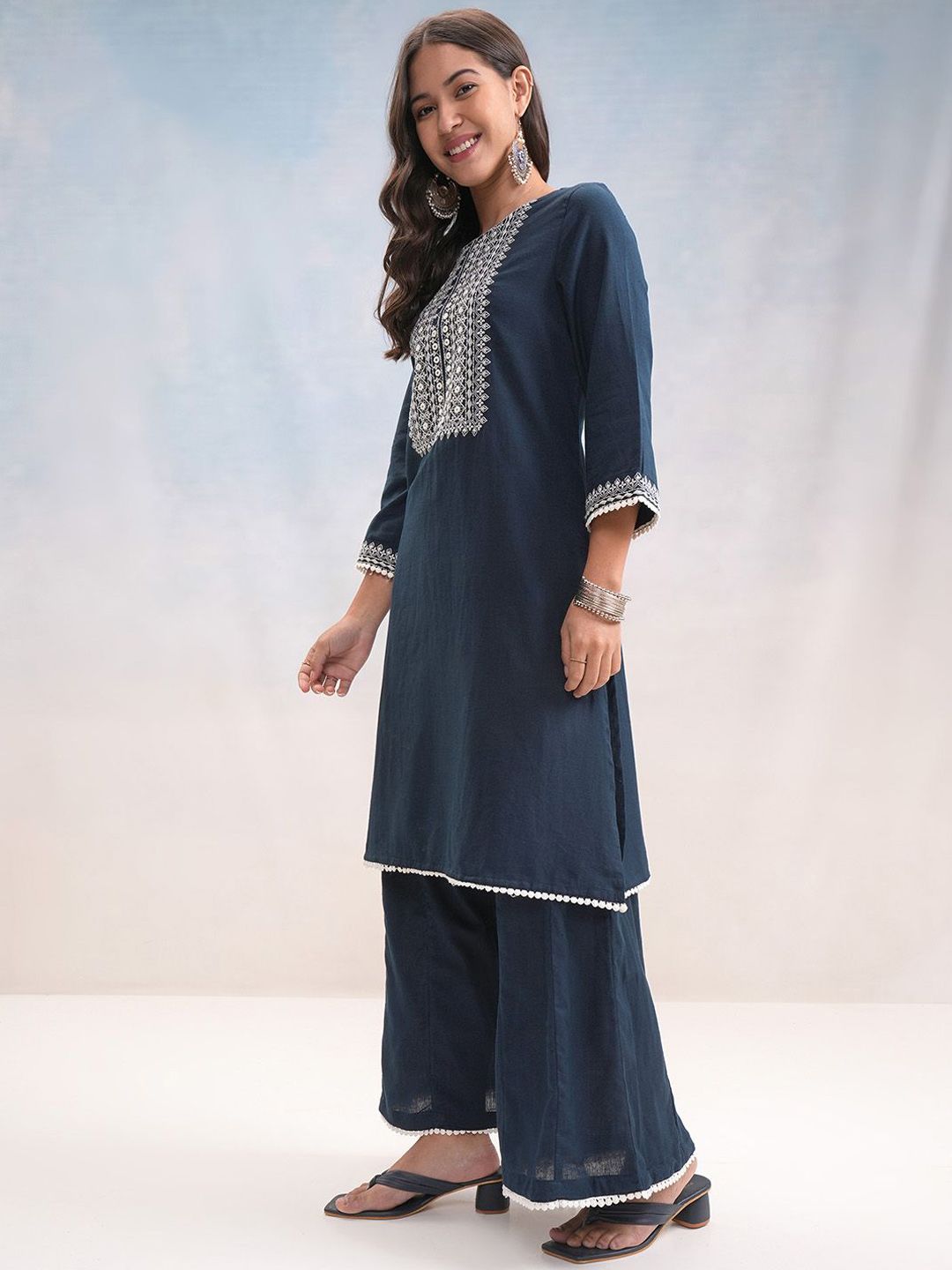 Vishudh Blue & White Floral Embroidered Straight Kurta with Trousers