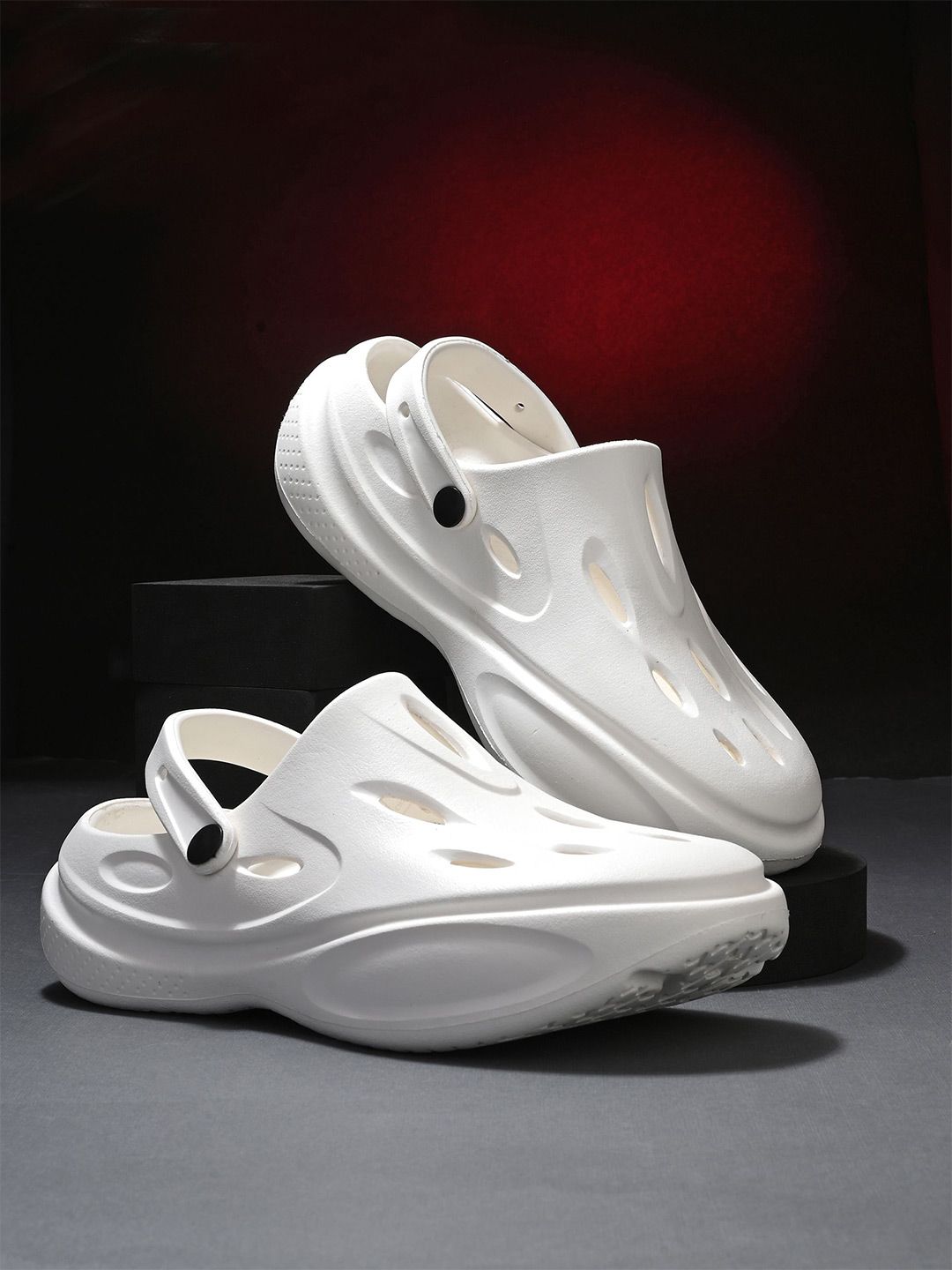 HRX by Hrithik Roshan Men Rubber Solid Clogs