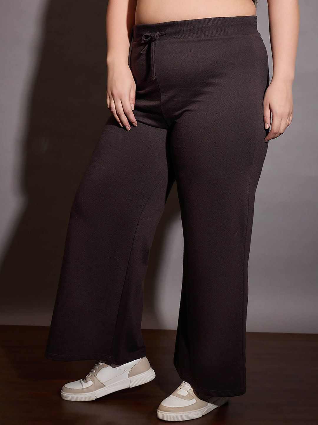 SASSAFRAS Curve Women Cotton Straight-Fit Track Pants