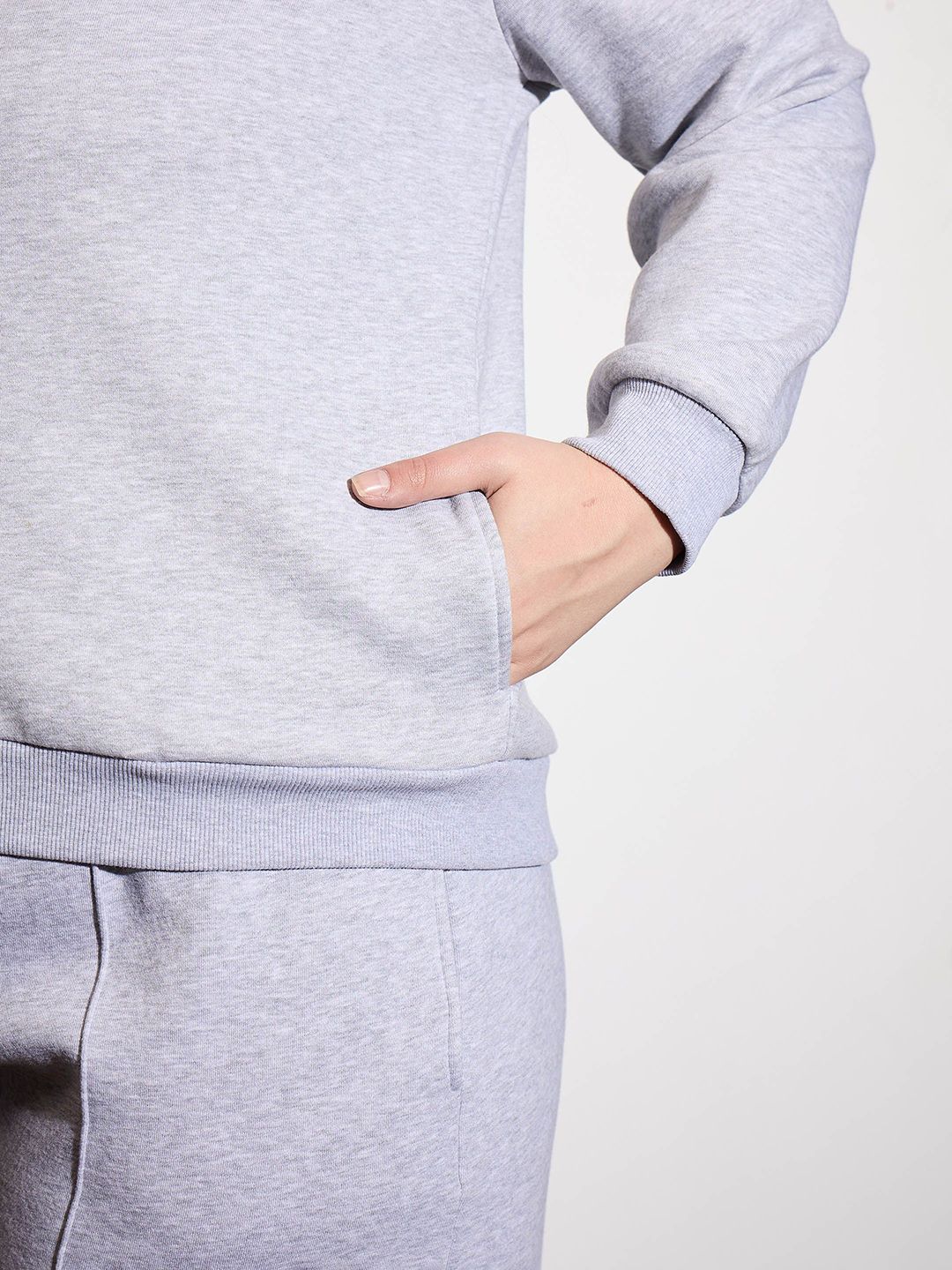 SASSAFRAS Curve Women Long Sleeves Sweatshirt