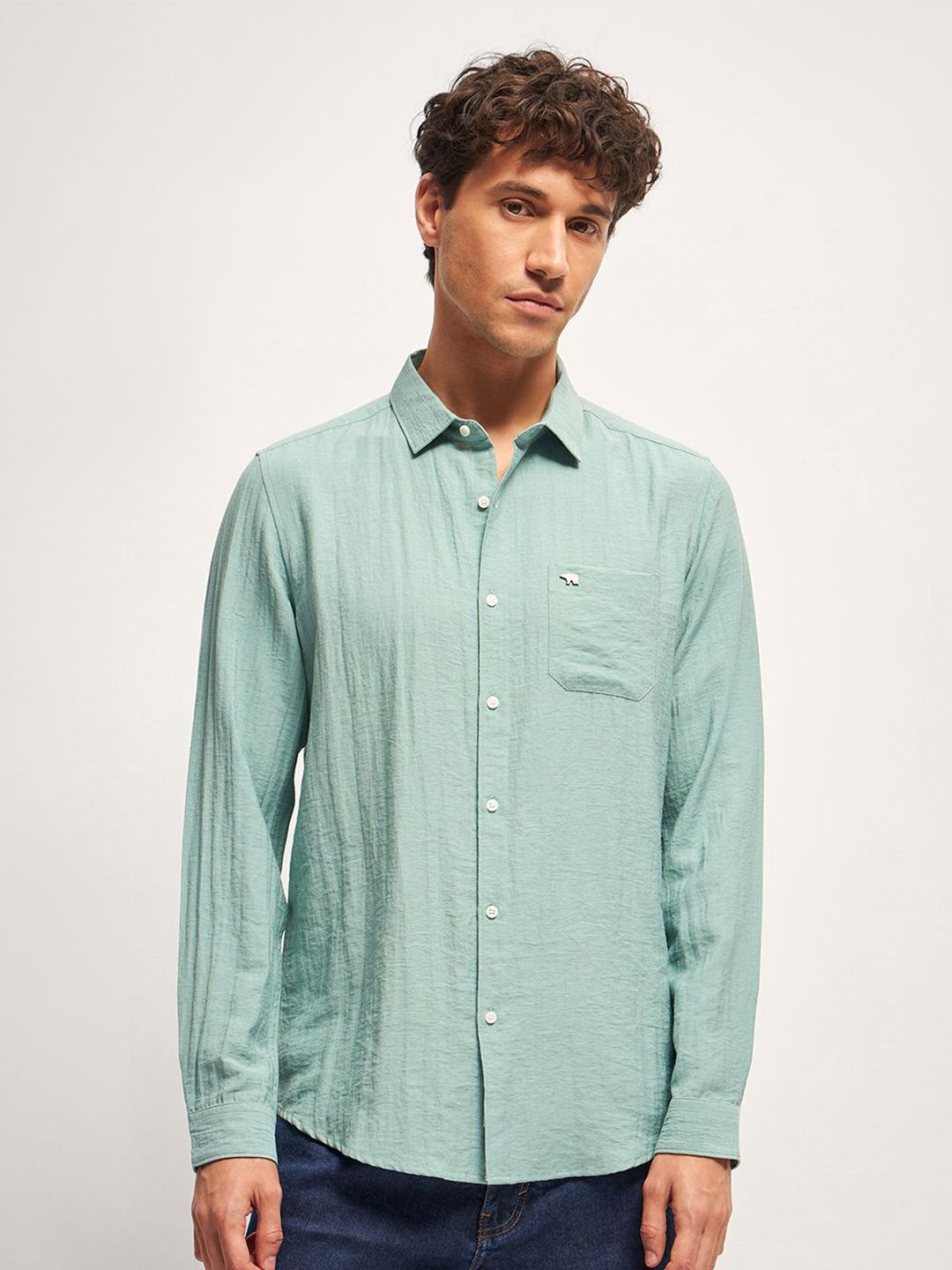 THE BEAR HOUSE Men Slim Fit Solid Casual Shirt