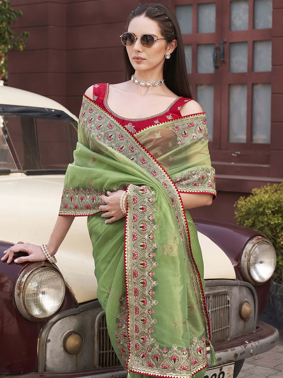 Tikhi Imli Ethnic Motifs Embroidered Net Saree