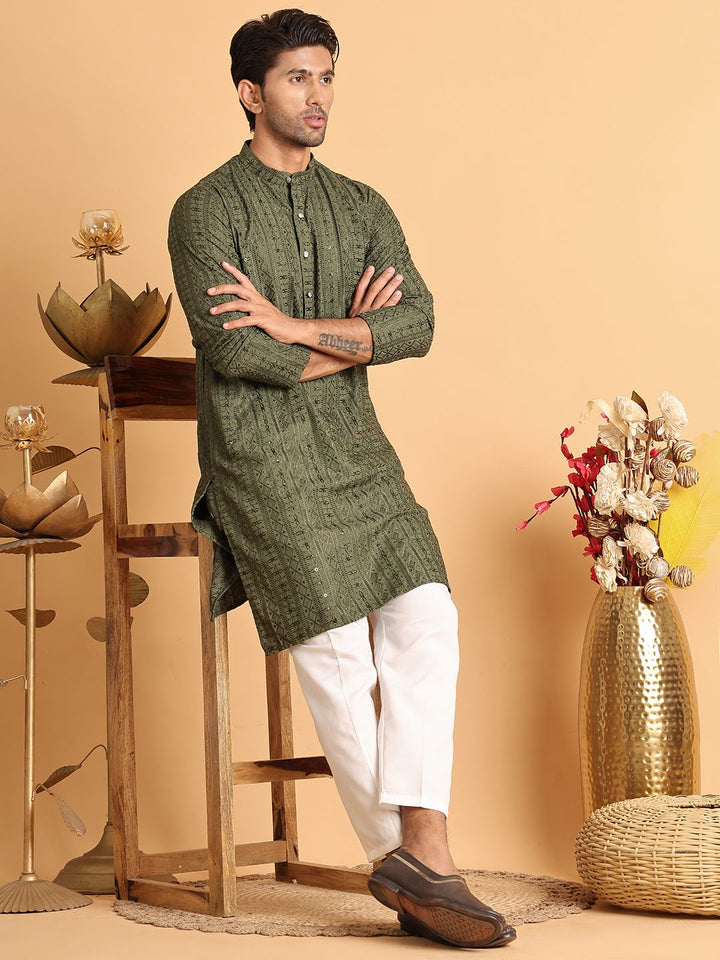 Jompers Men Embroidered Regular Sequinned Kurta with Pyjamas