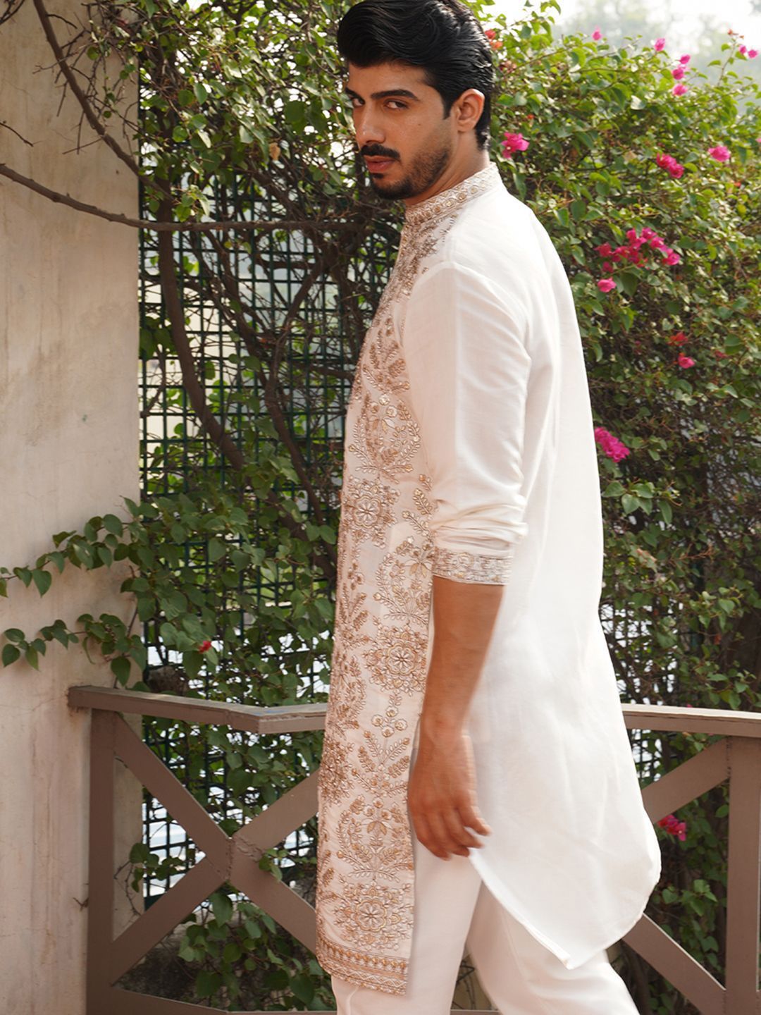 Jompers Men Floral Embroidered Mandarin Collar Thread Work Kurta