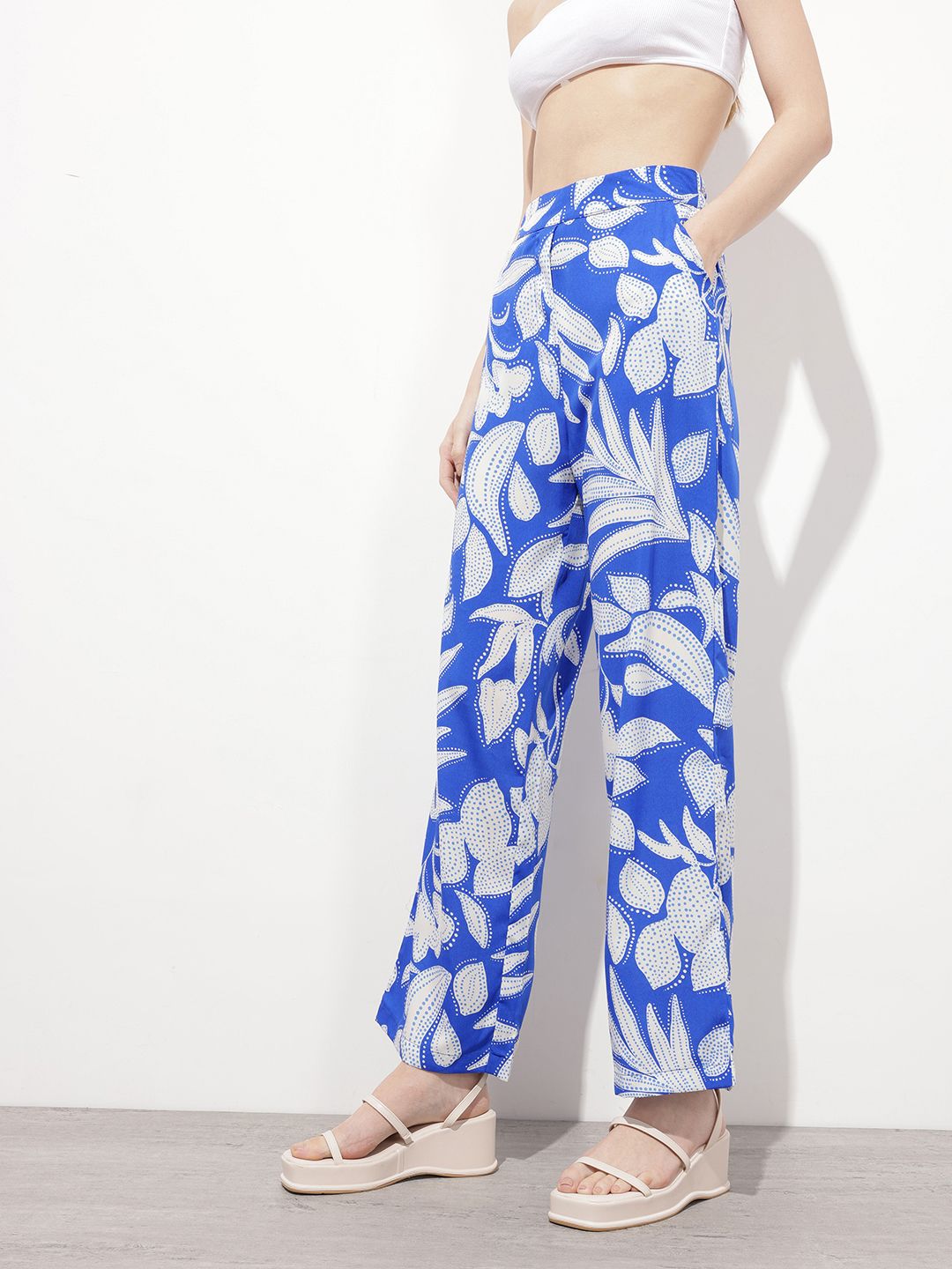 DressBerry Women Embracing The Floral Story Printed Loose Fit Trousers