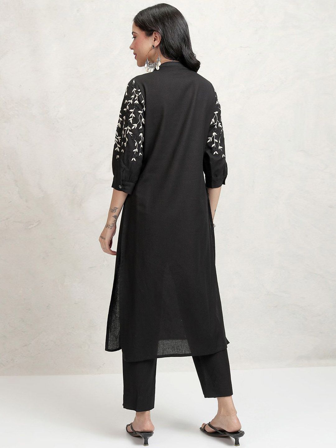 Vishudh Women Floral Embroidered Regular Pure Cotton Kurta with Trousers