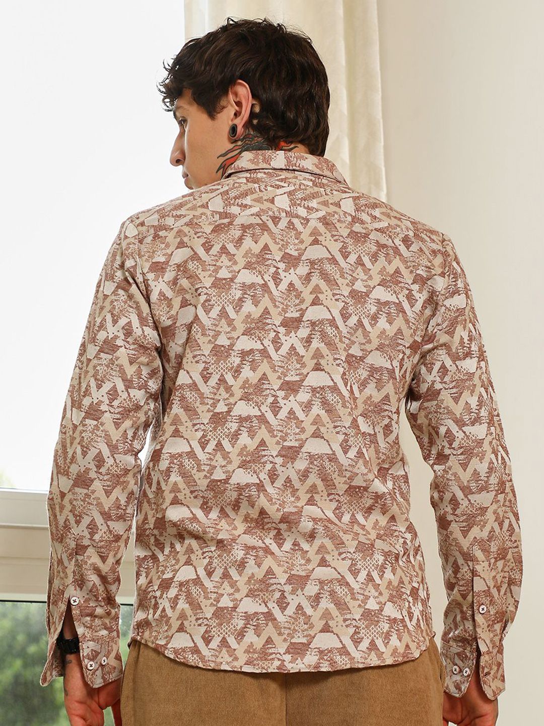 Campus Sutra Comfort Chevron Printed Spread Collar Casual Shirt