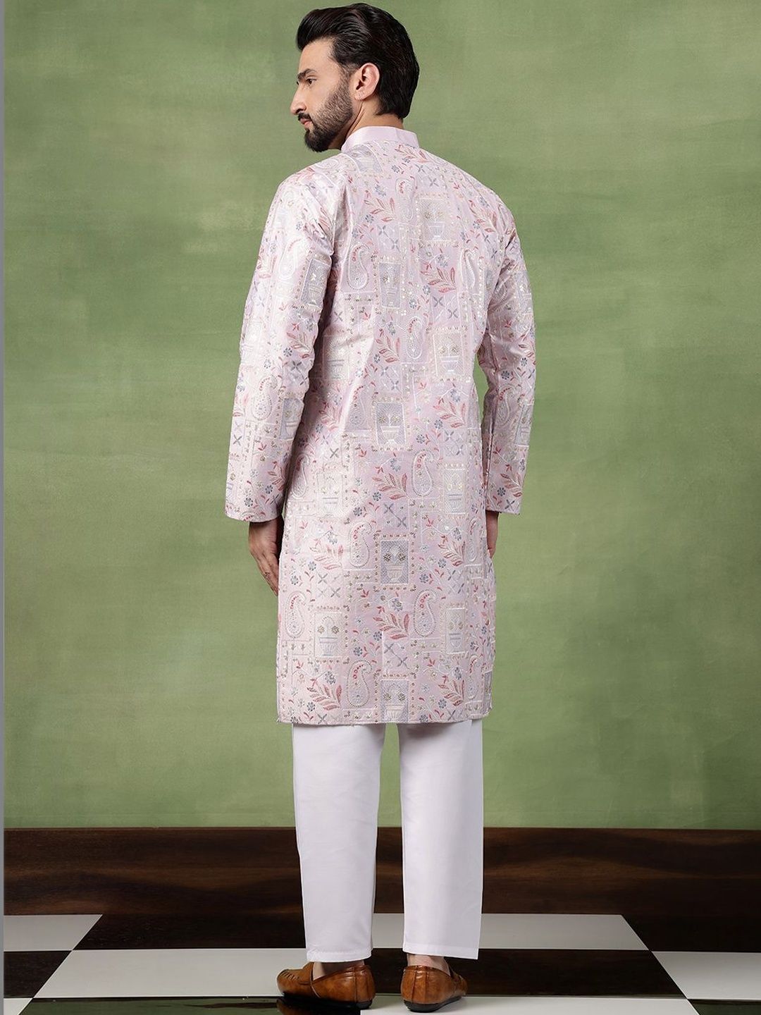 SOJANYA Men Embroidered Thread Work Kurta
