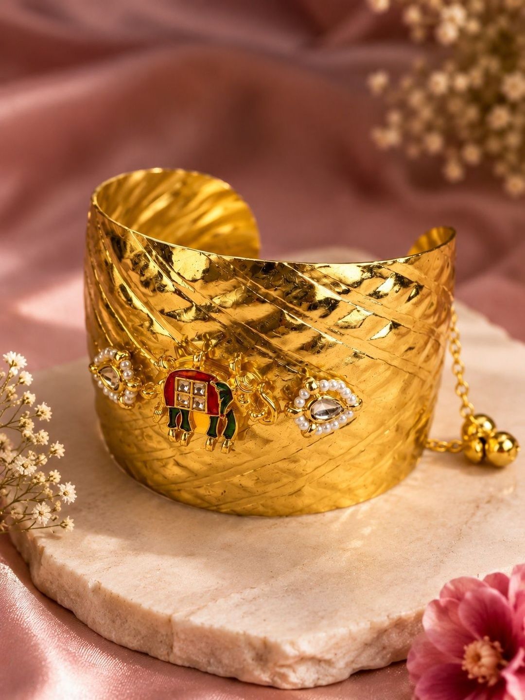 Gelang Cuff Bertampal Batu Tiruan PANASH Bersalut Emas