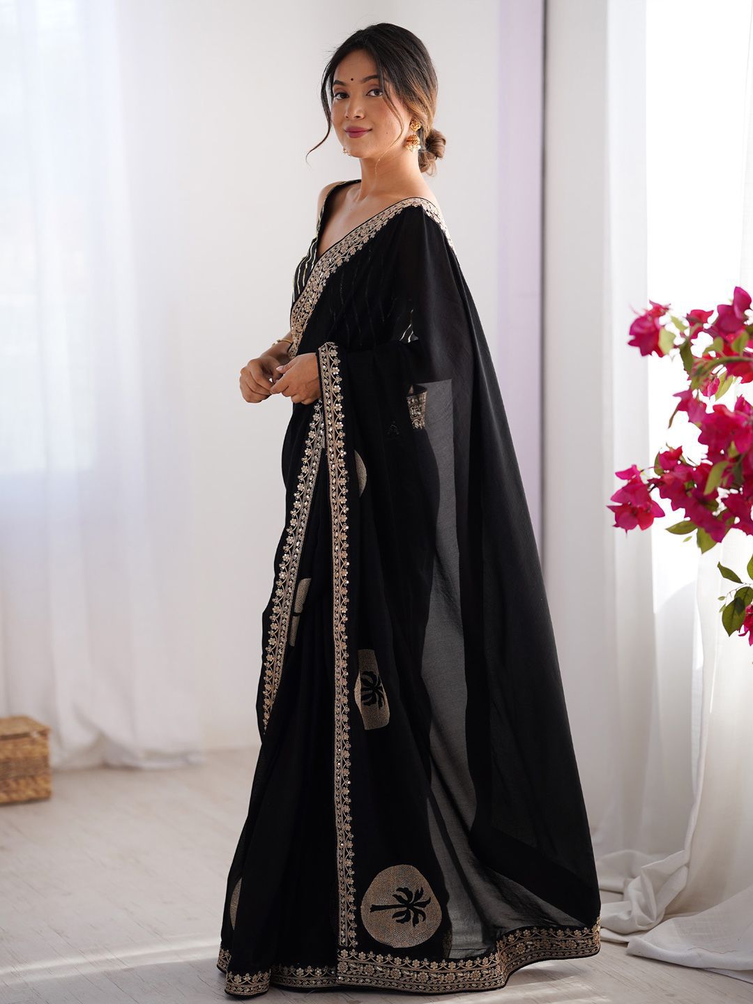 Saree mall Floral Sequinned Silk Blend Sarees