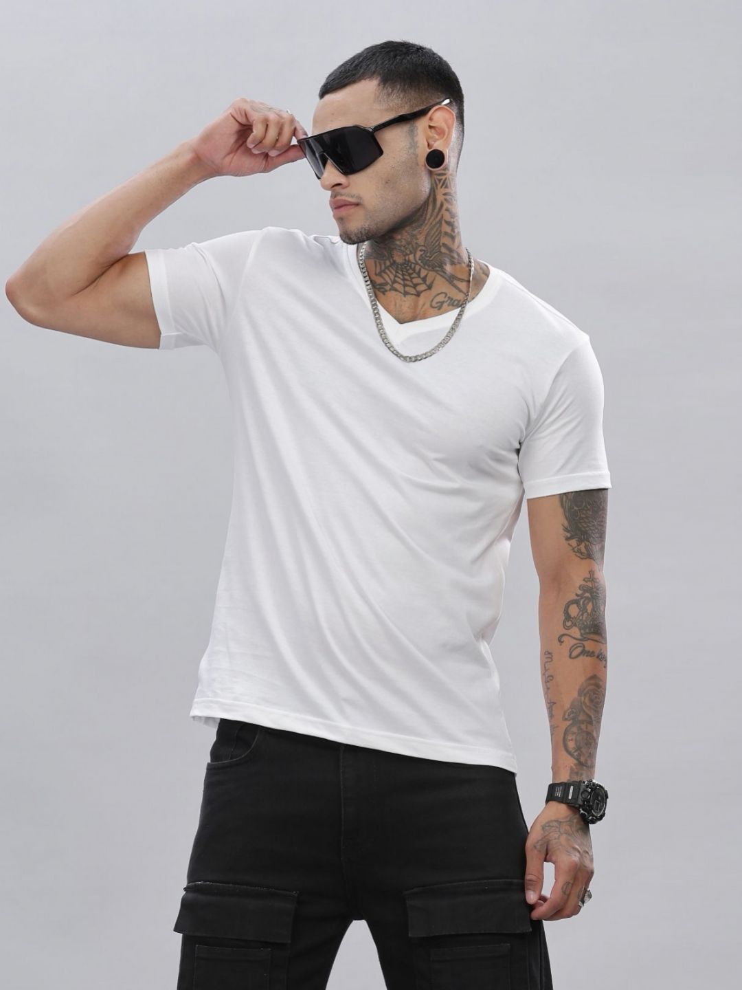ADRO Lelaki Solid V-Neck Cotton T-shirt