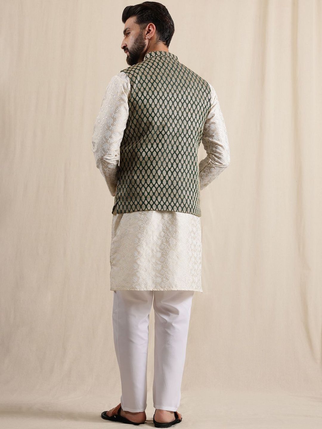 Motif Etnik Anouk Bersulam Kolar Mandarin Kurta Jodhpuri Dengan Piyama & Jaket Nehru