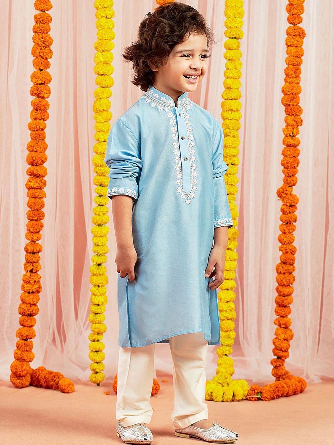 VASTRAMAY Boys Floral Yoke Design Regular Thread Work Kurta With Pyjama