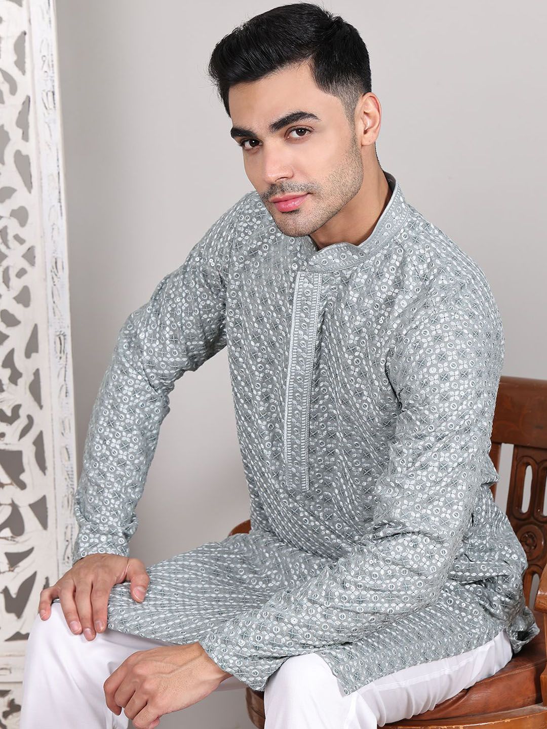 Jompers Men Geometric Embroidered Sequinned Kurta
