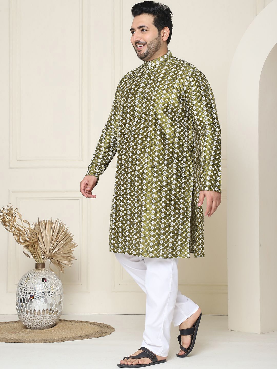 SOJANYA PLUS Floral Embroidered Thread Work Silk Cotton Straight Kurta with Pyjamas