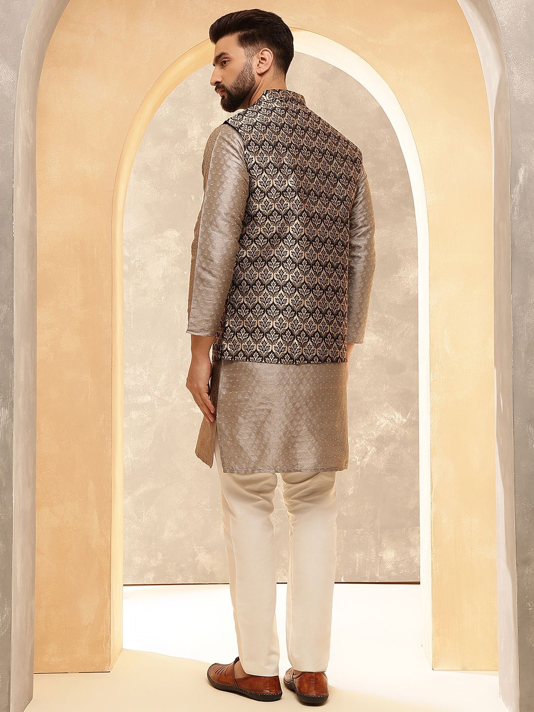 Anouk Grey Embroidered Mandarin Collar Jacquard Silk Kurta With Pyjama And Nehru Jacket
