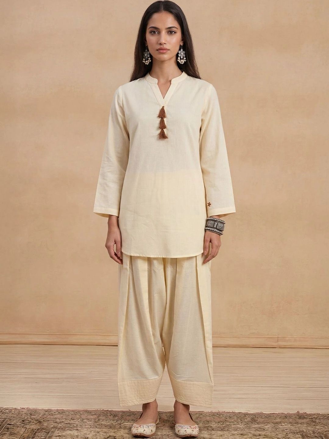House of Chikankari Women Regular Chikankari Kurta with Trousers