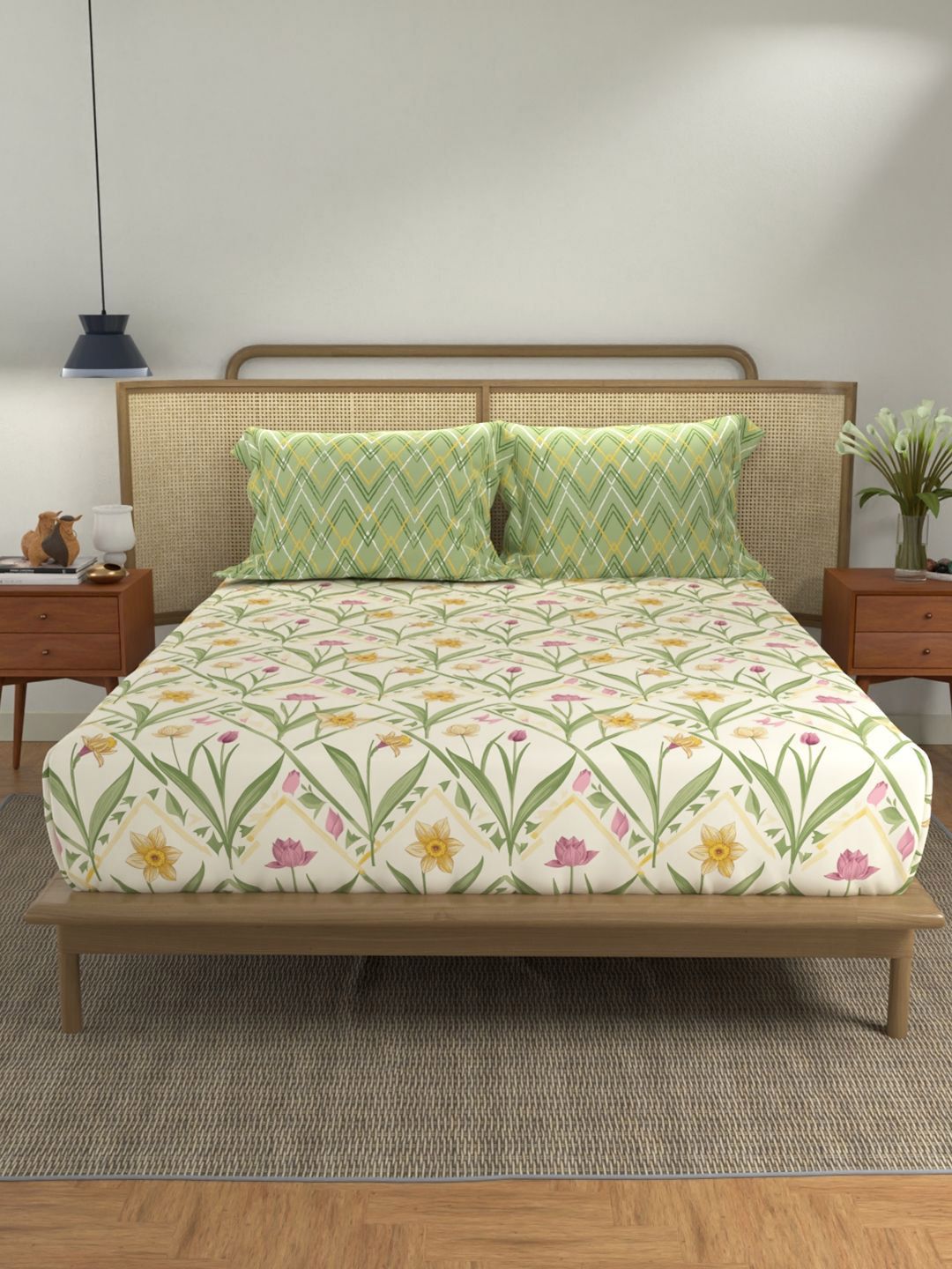 URBAN SPACE Divine Green Printed 144 TC Cotton Double Queen Bedsheet & 2 Pillow Covers