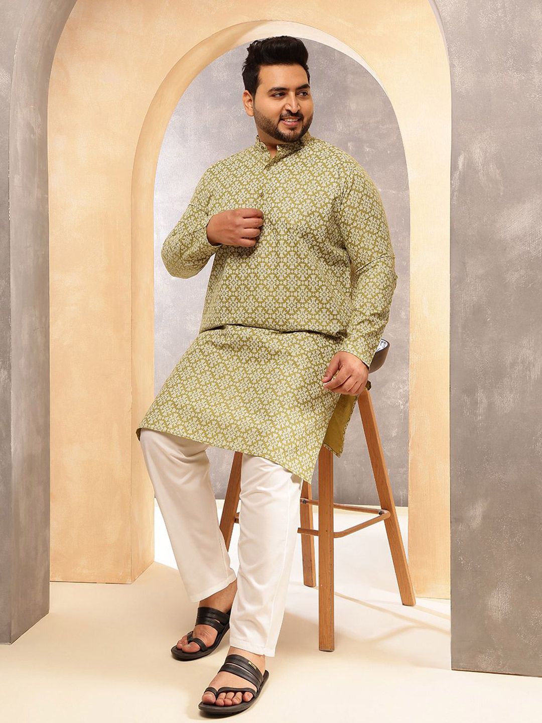 SOJANYA PLUS Floral Printed Mandarin Collar Straight Kurta