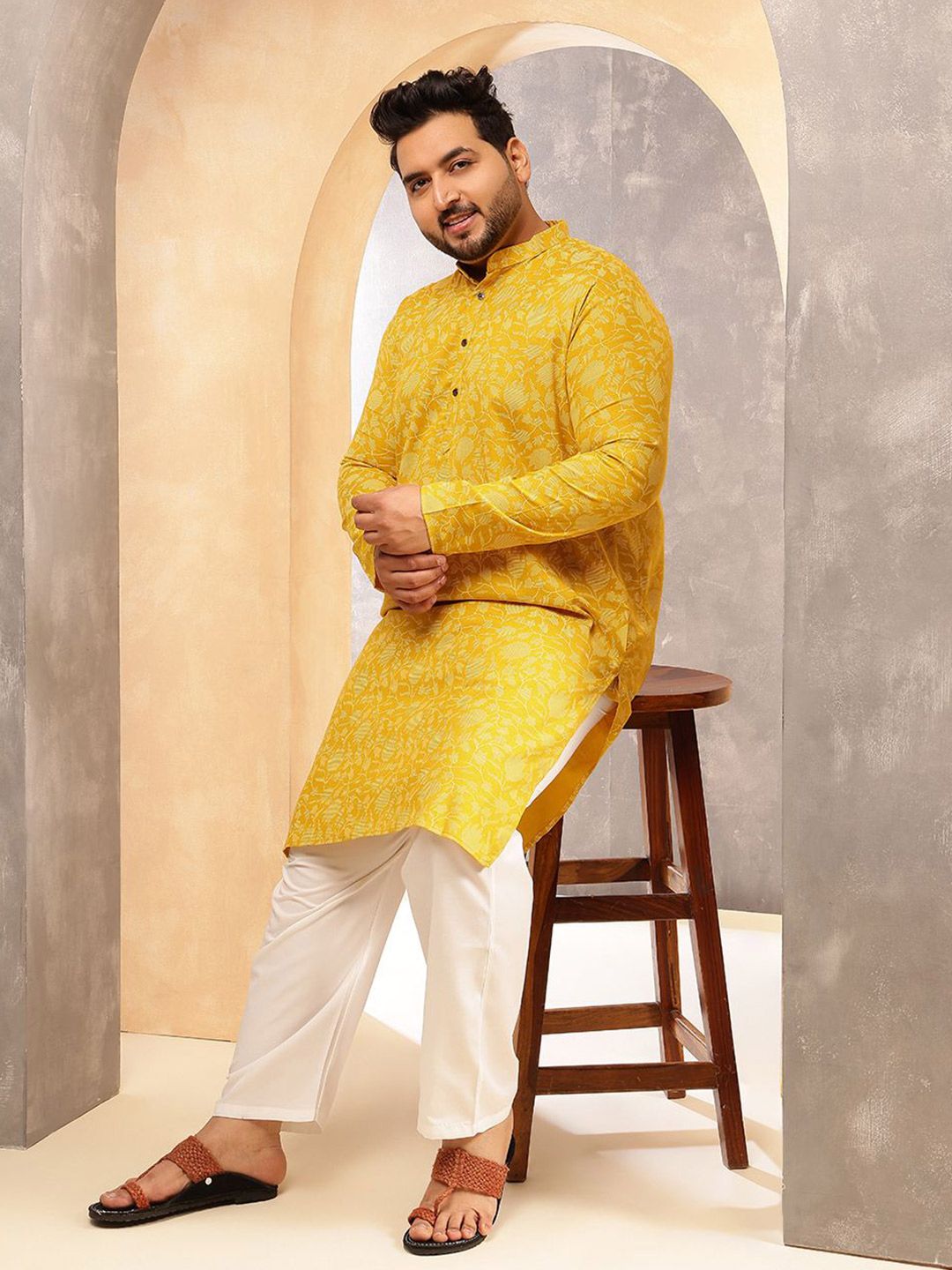 SOJANYA PLUS Floral Printed Mandarin Collar Straight Kurta