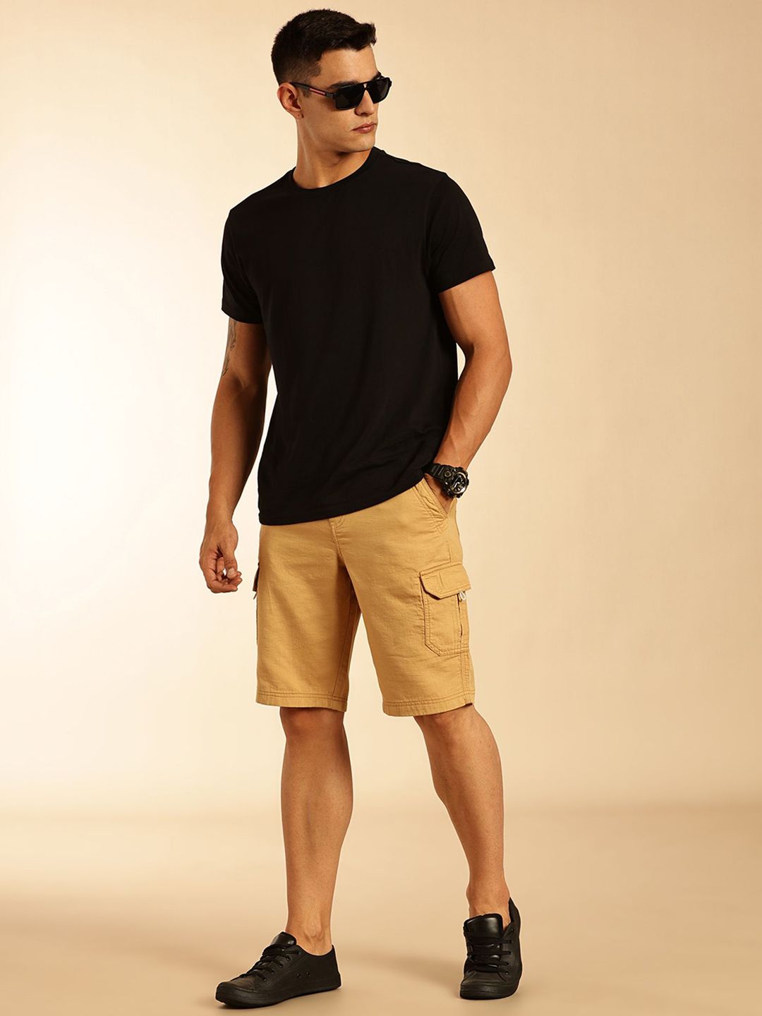 Thomas Scott Men Cotton Mid-Rise Cargo Shorts