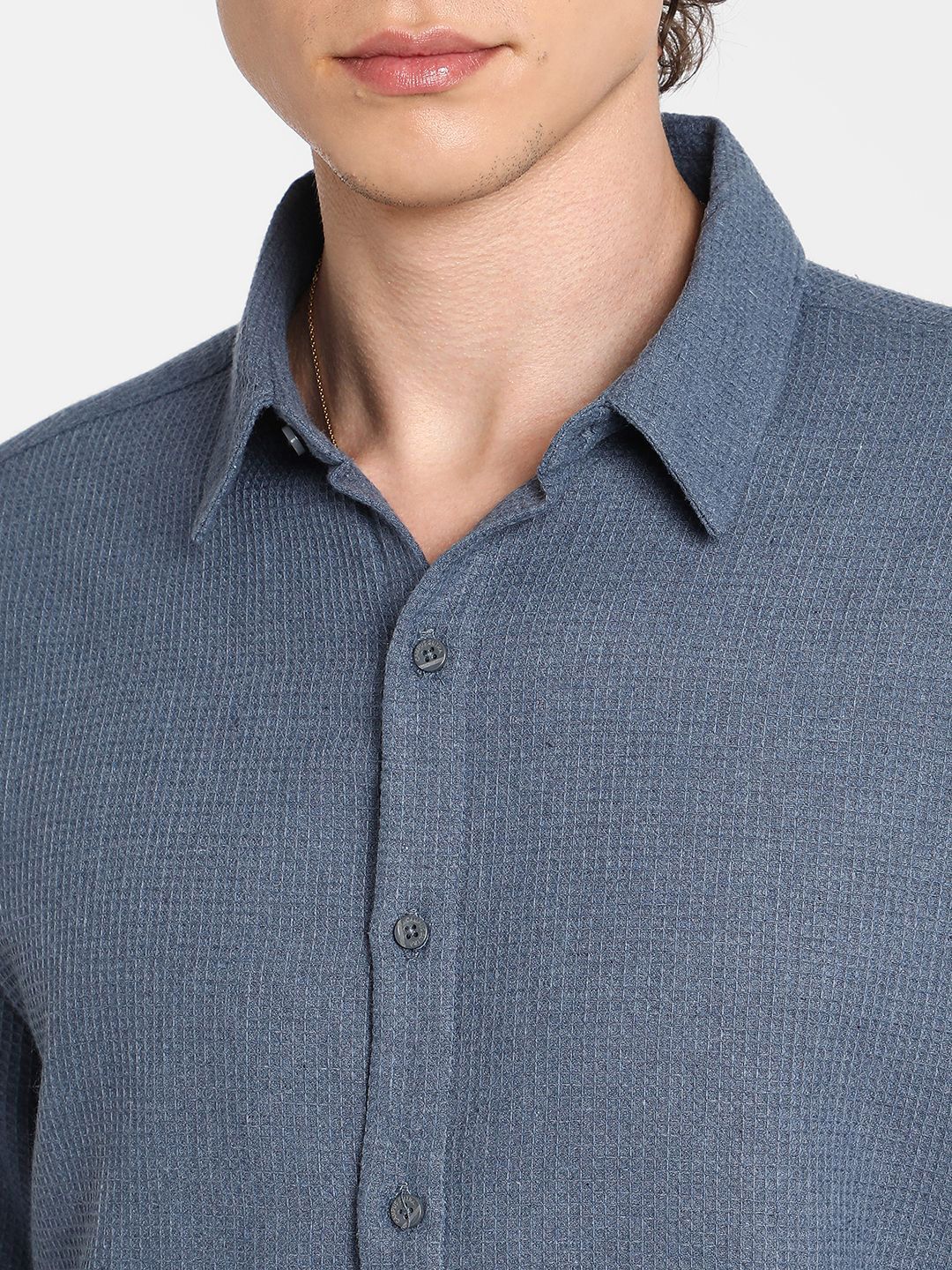 Campus Sutra Men Comfort Spread Collar Textured Cotton Casual Shirt