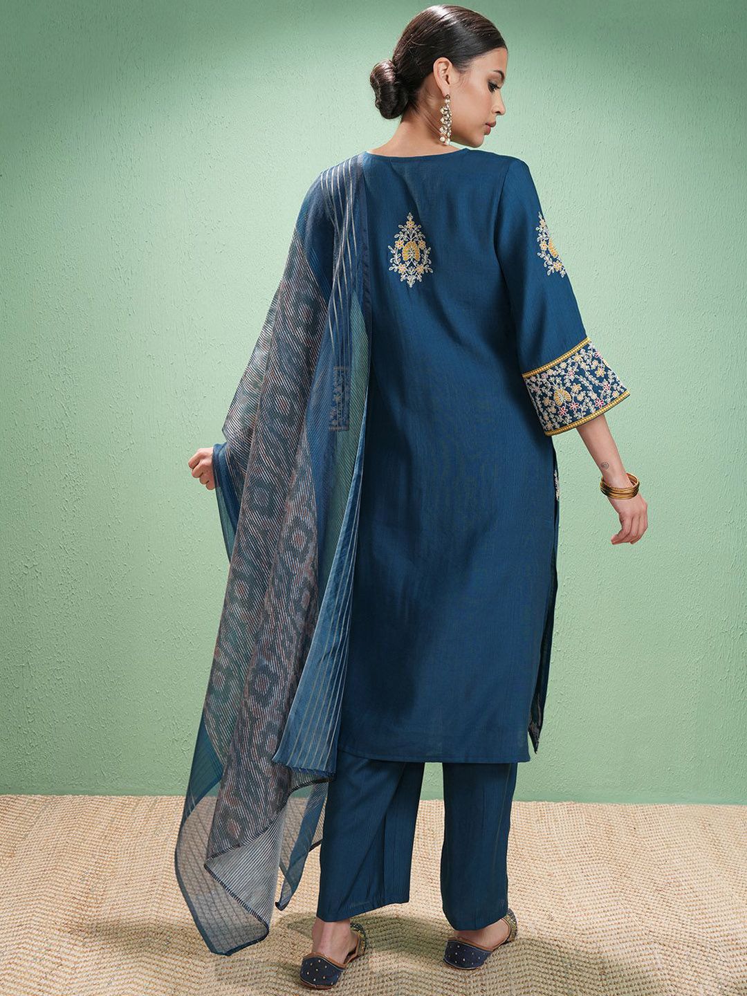 Vishudh Women Floral Embroidered Regular Thread Work Kurta with Trousers & With Dupatta