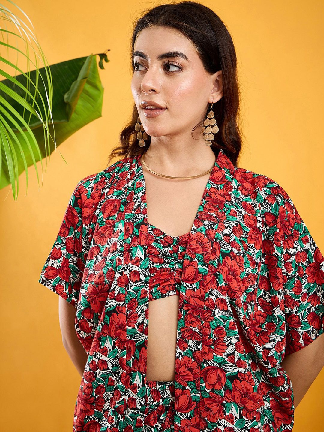 Berrylush Floral Printed Top with Short And Shrug