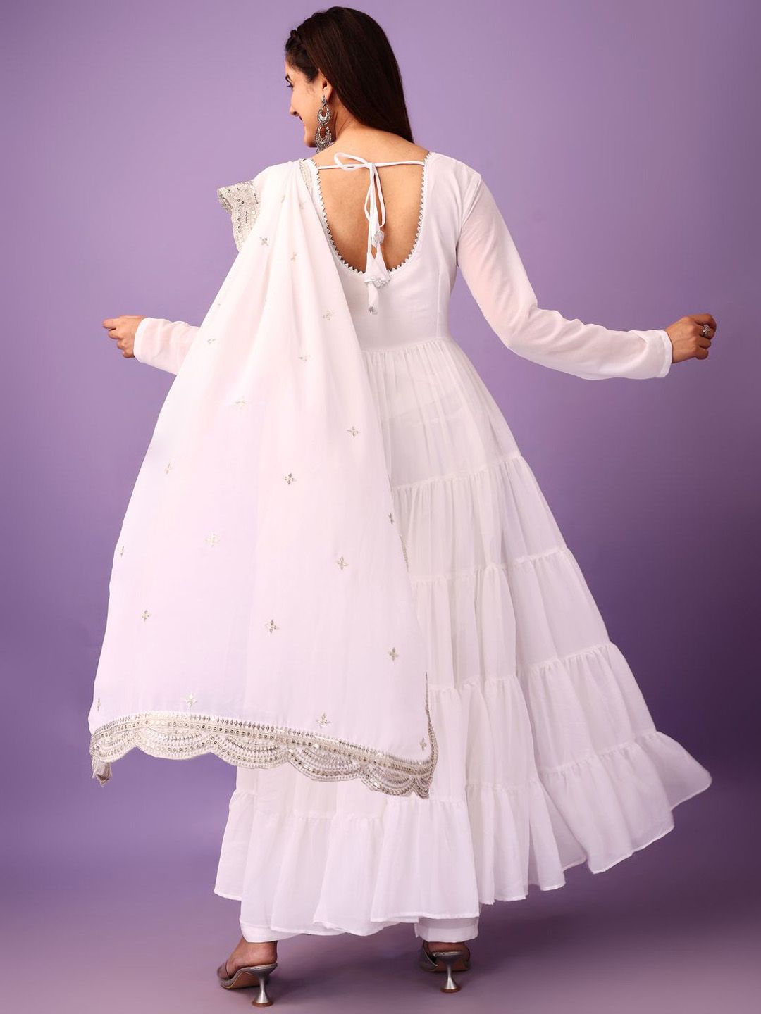 Kalini Round Neck bertingkat Gotta Patti Anarakli Kurta dengan Seluar & Dupatta