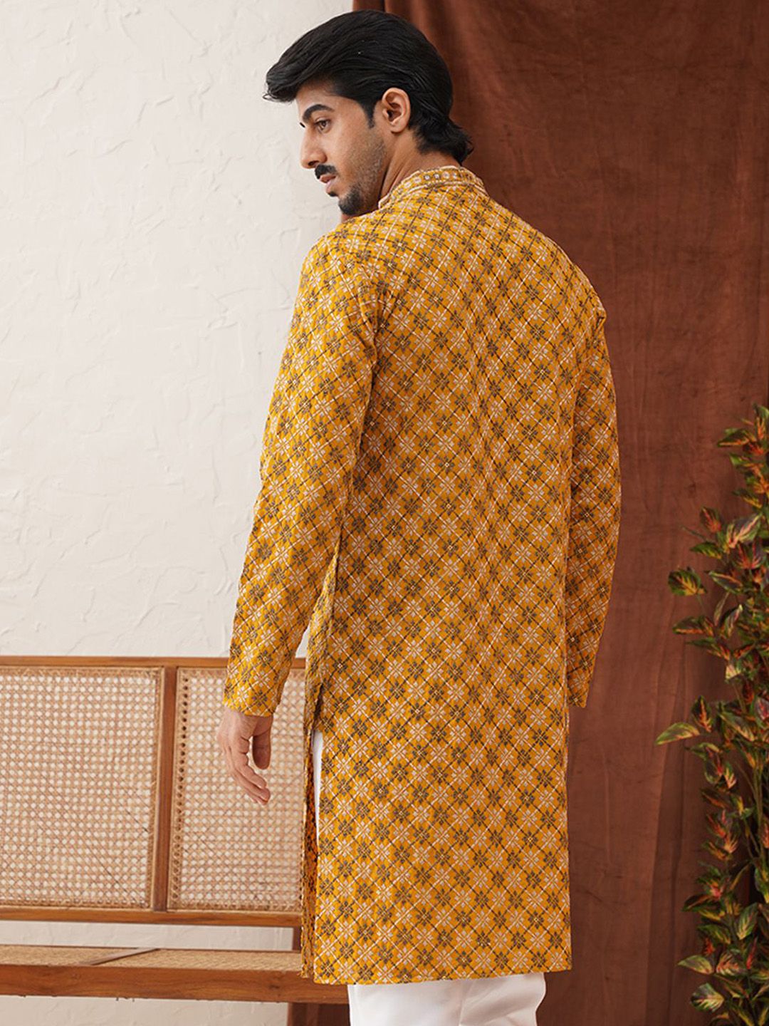 Jompers Men Geometric Embroidered Sequinned Kurta
