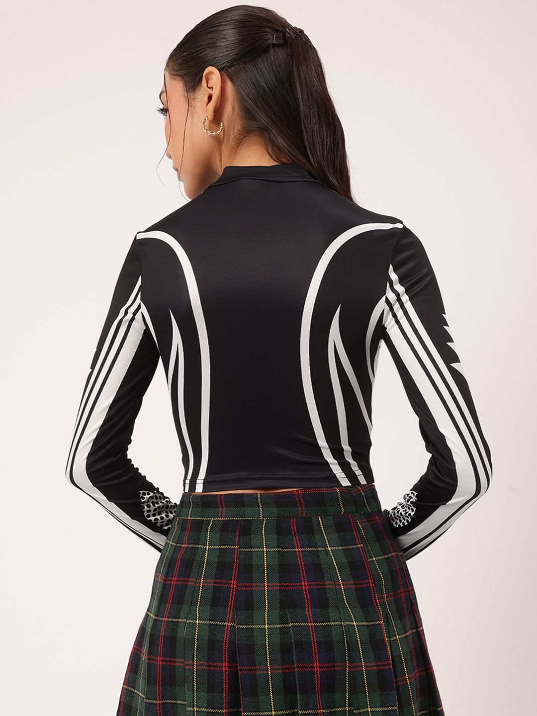 DressBerry Sporty Chic Monochrome Half Zipper Fitted Crop Top